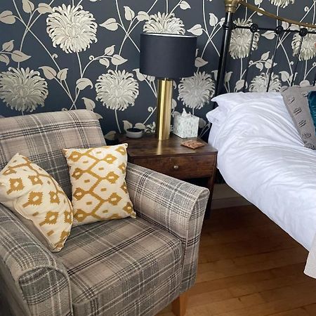 King Size Bed & En Suite Rolled Top Bath Private Lane Harrogate Extérieur photo