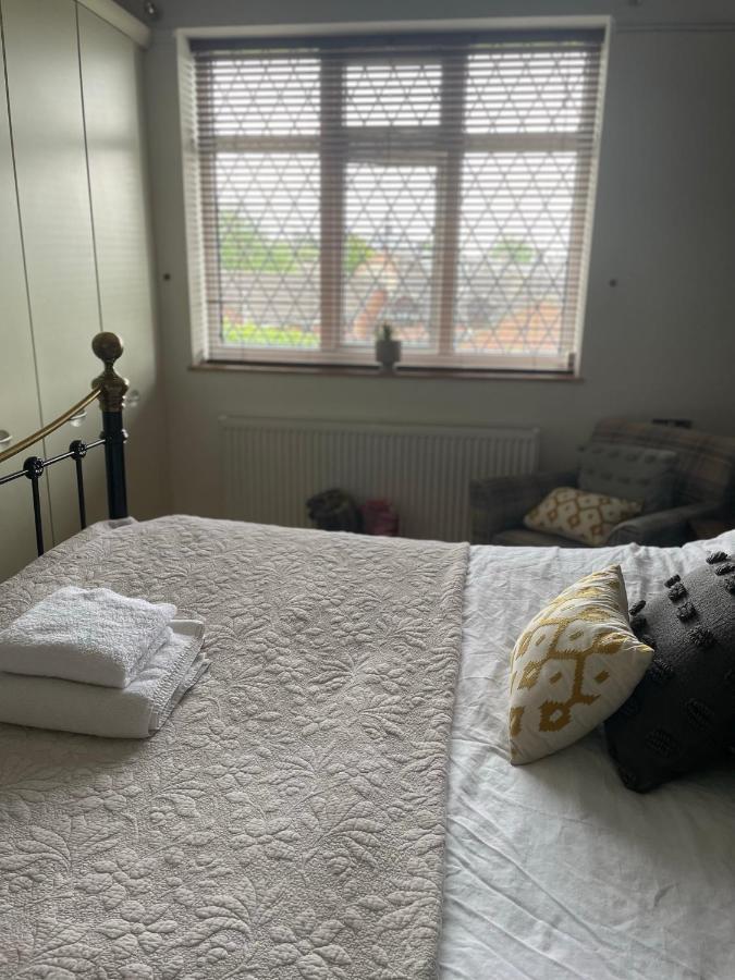 King Size Bed & En Suite Rolled Top Bath Private Lane Harrogate Extérieur photo