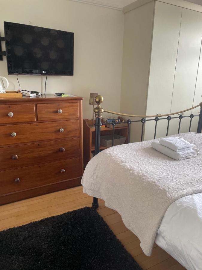 King Size Bed & En Suite Rolled Top Bath Private Lane Harrogate Extérieur photo