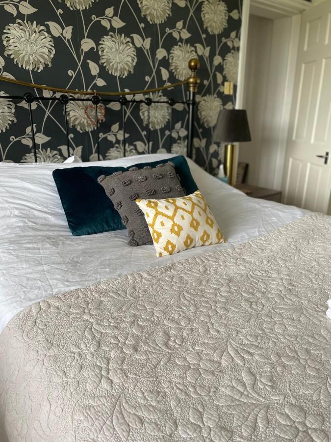 King Size Bed & En Suite Rolled Top Bath Private Lane Harrogate Extérieur photo
