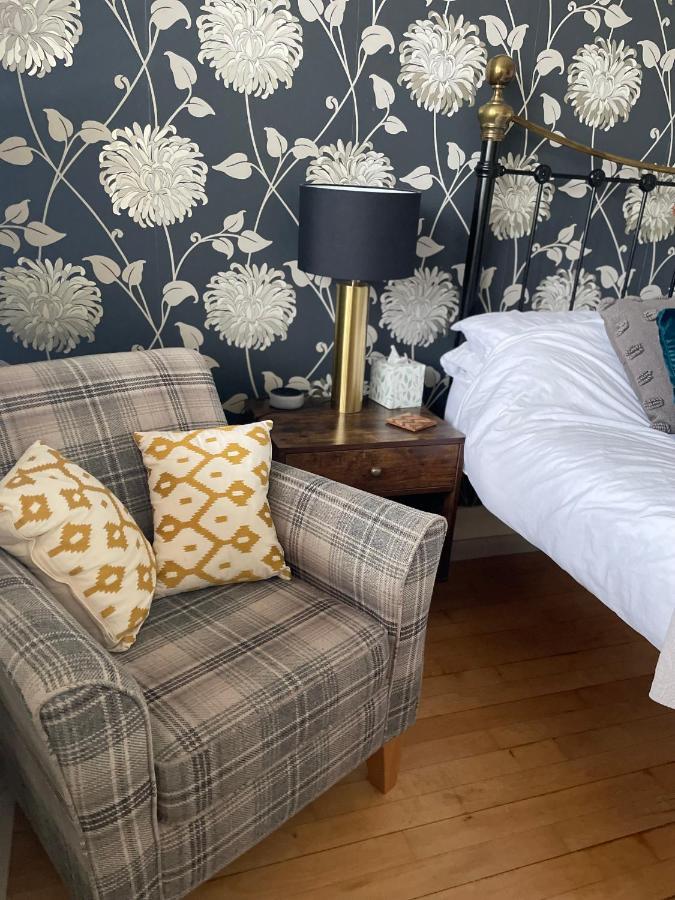 King Size Bed & En Suite Rolled Top Bath Private Lane Harrogate Extérieur photo