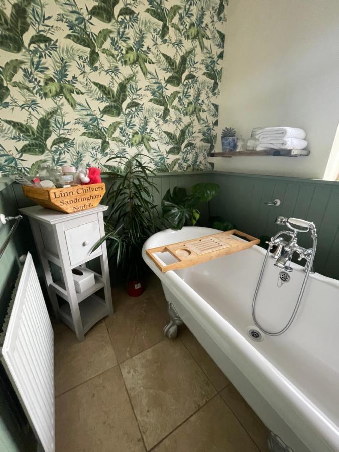 King Size Bed & En Suite Rolled Top Bath Private Lane Harrogate Extérieur photo