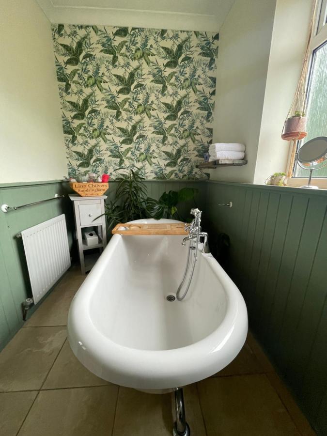 King Size Bed & En Suite Rolled Top Bath Private Lane Harrogate Extérieur photo